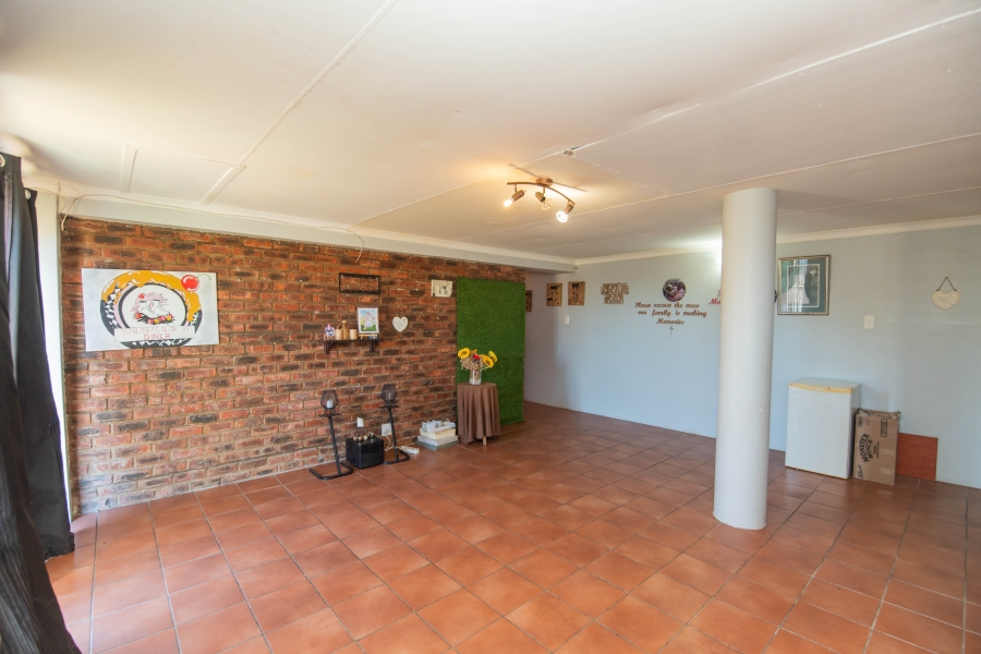 4 Bedroom Property for Sale in Clarendon Marine Eastern Cape